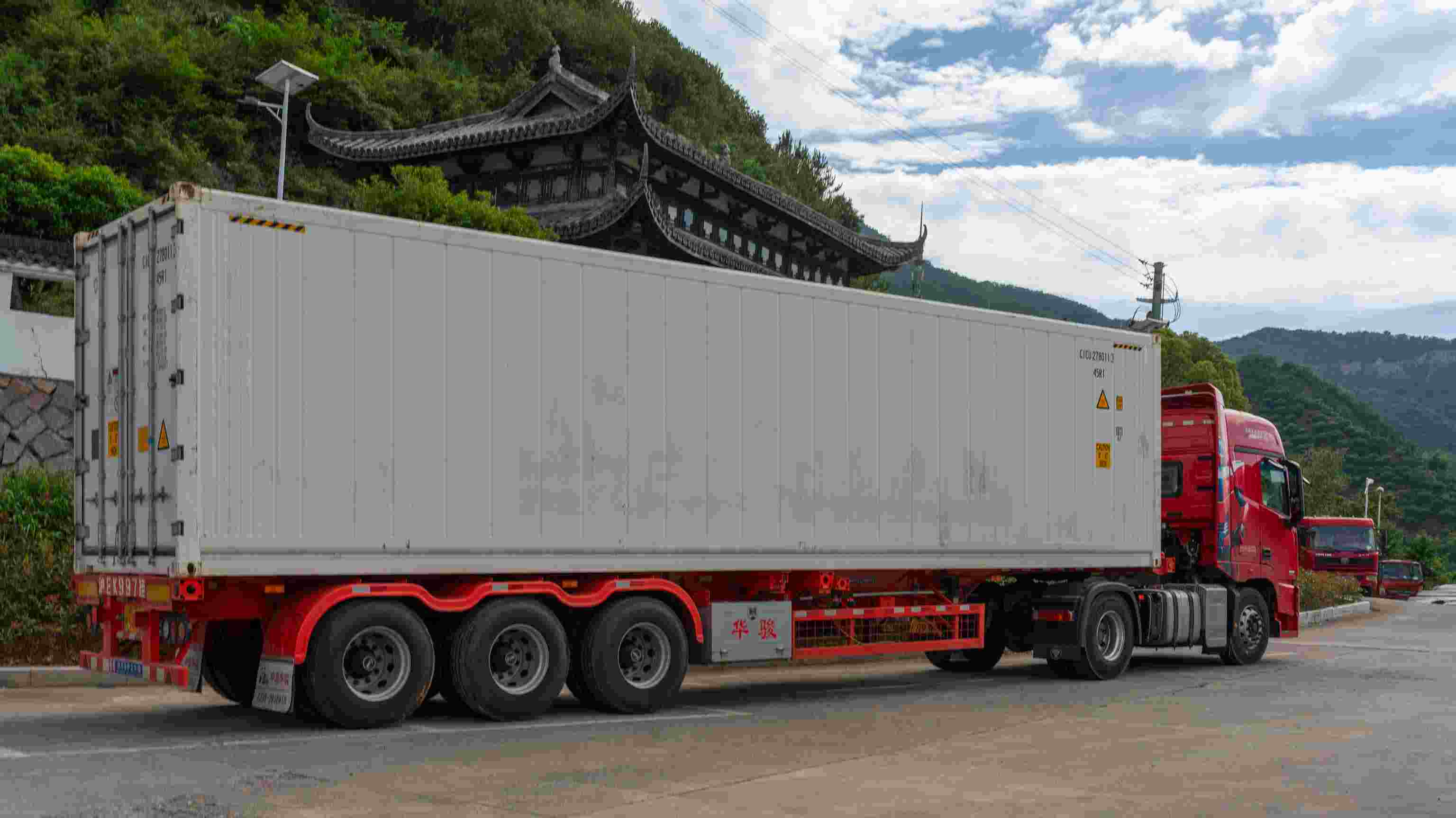 两万斤草莓运往新疆